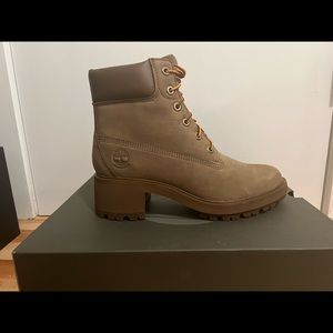 Never been worn, size 9 womens brown Timberlands.